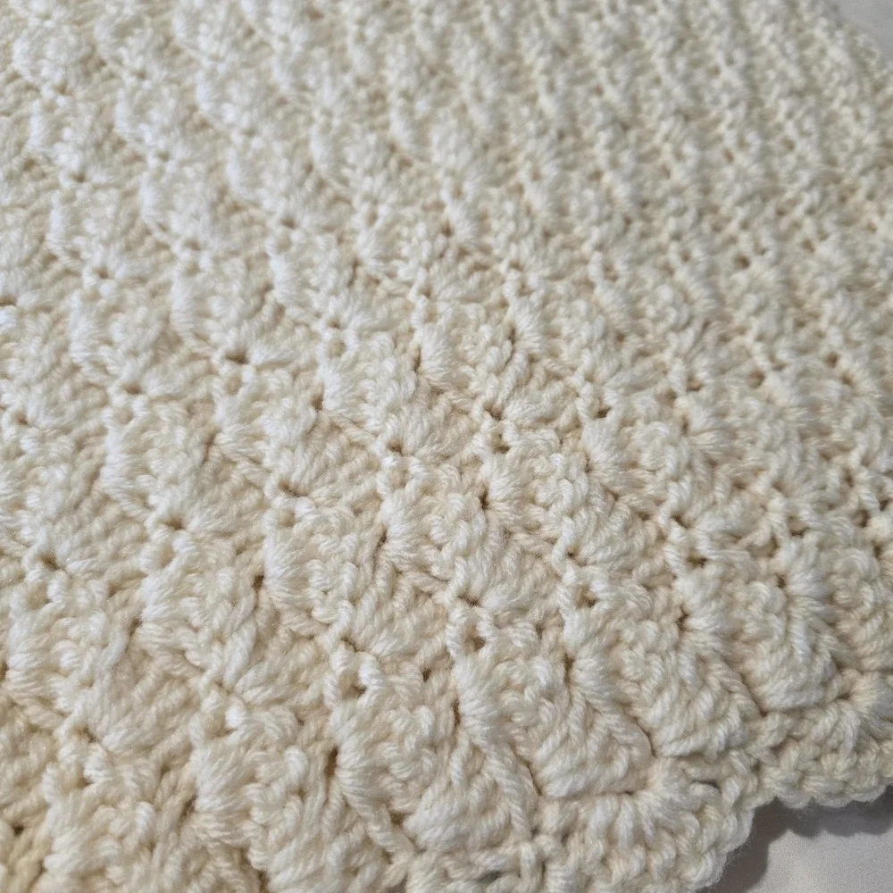 Vintage‎ Handmade Crochet Blanket  Ivory 46